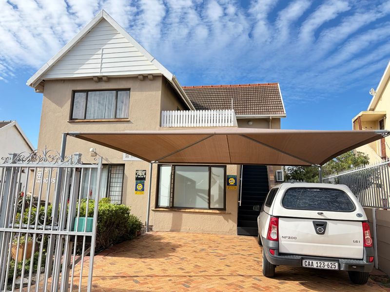 5-Minute Walk to Fish Hoek Beach - Fully Furnished 1 bedroom apartment - Photo 1