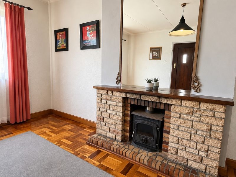 5-Minute Walk to Fish Hoek Beach - Fully Furnished 1 bedroom apartment - Photo 5