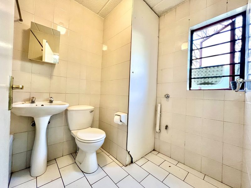 1 Bed Ground Floor Apartment For Sale in Parkwood! - Photo 9