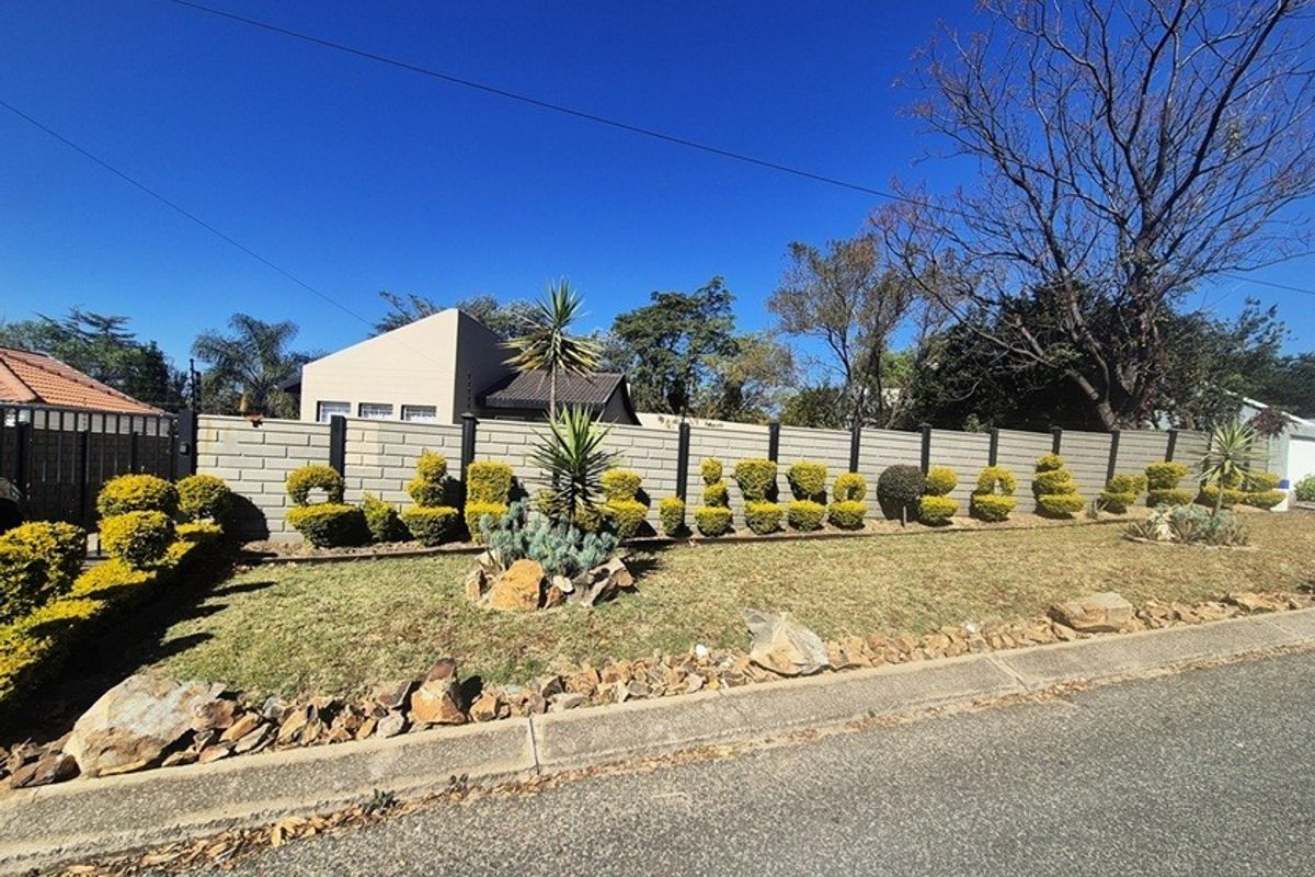House For Sale in Bloubosrand, Randburg - Photo 2