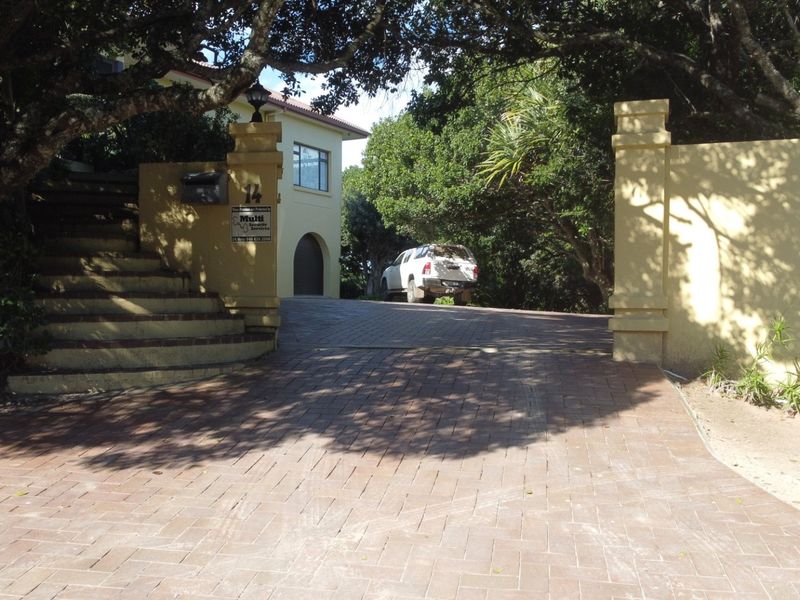 Seven Bedroom House in West Beach Port Alfred - Photo 1
