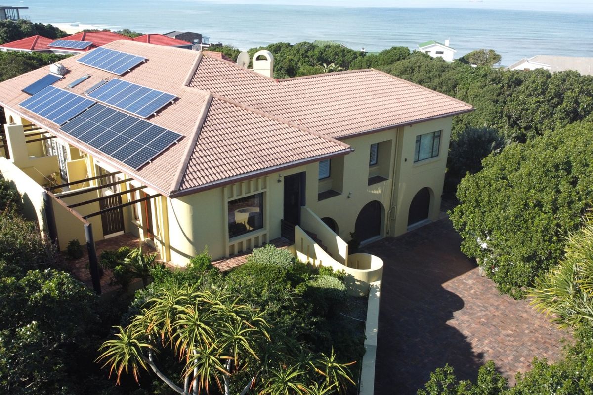 Seven Bedroom House in West Beach Port Alfred - Photo 3