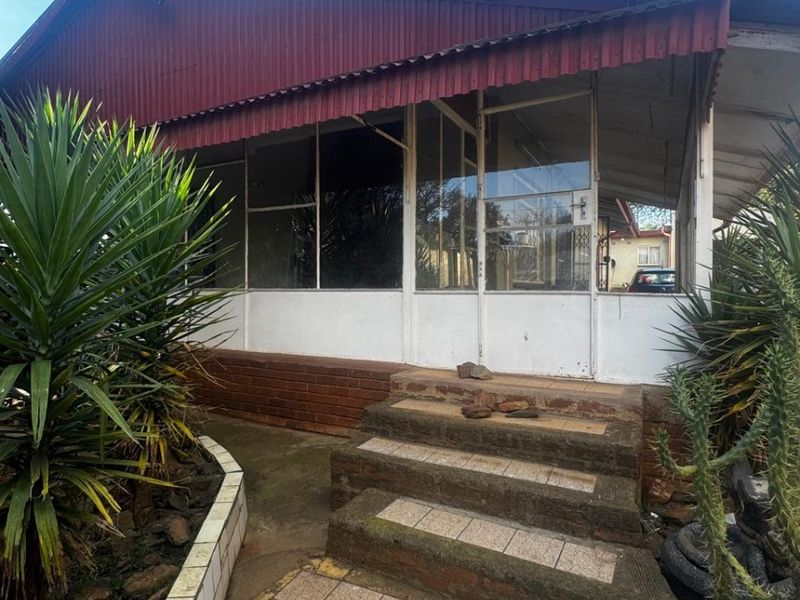 Charming Family Home in Roodepoort - Photo 1