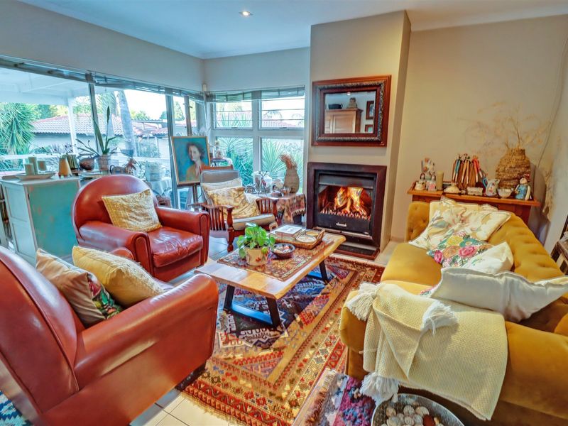 3 BEDROOM HOUSE WITH A VIEW For Sale in Waterkloof Ridge, Pretoria - Photo 4