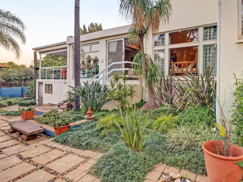 3 BEDROOM HOUSE WITH A VIEW For Sale in Waterkloof Ridge, Pretoria - Photo 2
