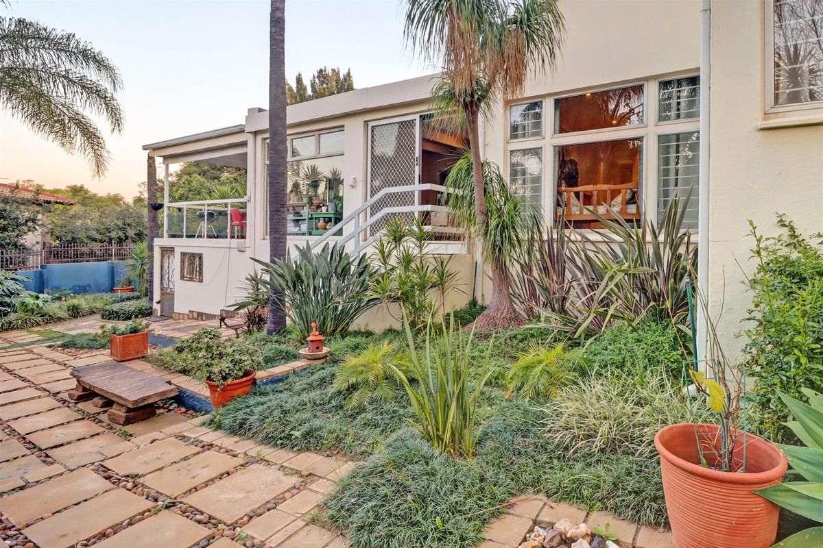 3 BEDROOM HOUSE WITH A VIEW For Sale in Waterkloof Ridge, Pretoria - Photo 2