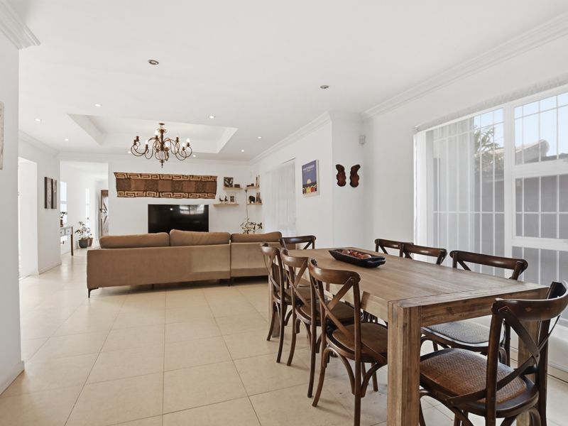 FOUR BEDROOM D/S FAMILY HOME WITH STUDY AND POOL IN PARKLANDS FOR SALE - Photo 4