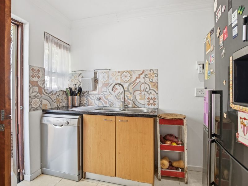 FOUR BEDROOM D/S FAMILY HOME WITH STUDY AND POOL IN PARKLANDS FOR SALE - Photo 7