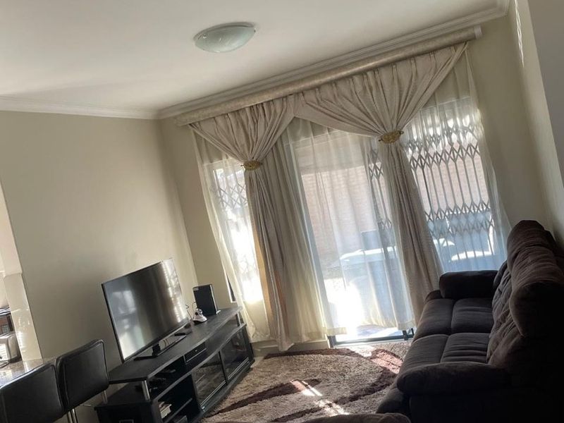 3Bedroom Duplex House To Rent in Heuwelsig Estate, Centurion - Photo 6