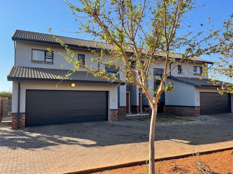 3Bedroom Duplex House To Rent in Heuwelsig Estate, Centurion - Photo 2