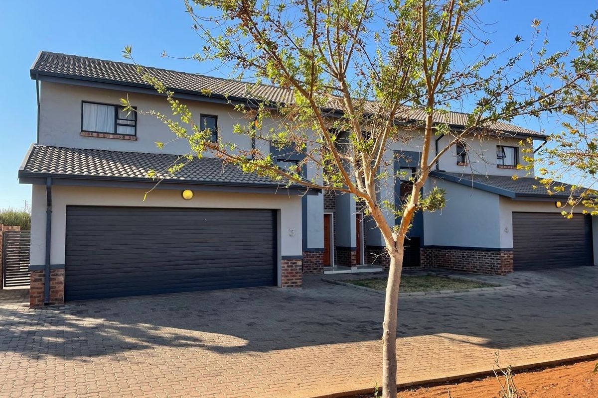 3Bedroom Duplex House To Rent in Heuwelsig Estate, Centurion - Photo 2
