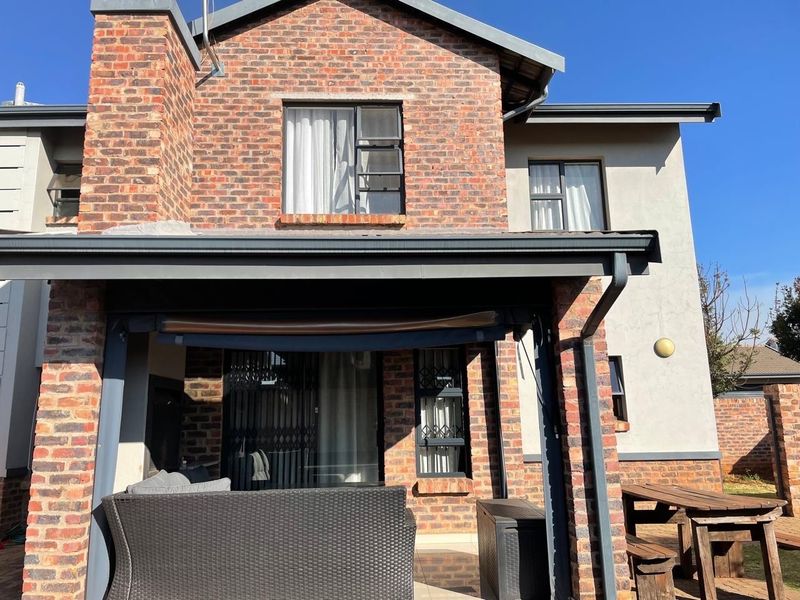 3Bedroom Duplex House To Rent in Heuwelsig Estate, Centurion - Photo 1