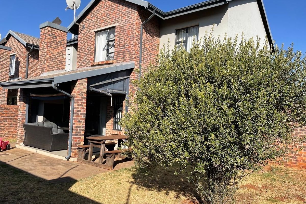 3Bedroom Duplex House To Rent in Heuwelsig Estate, Centurion - Photo 3