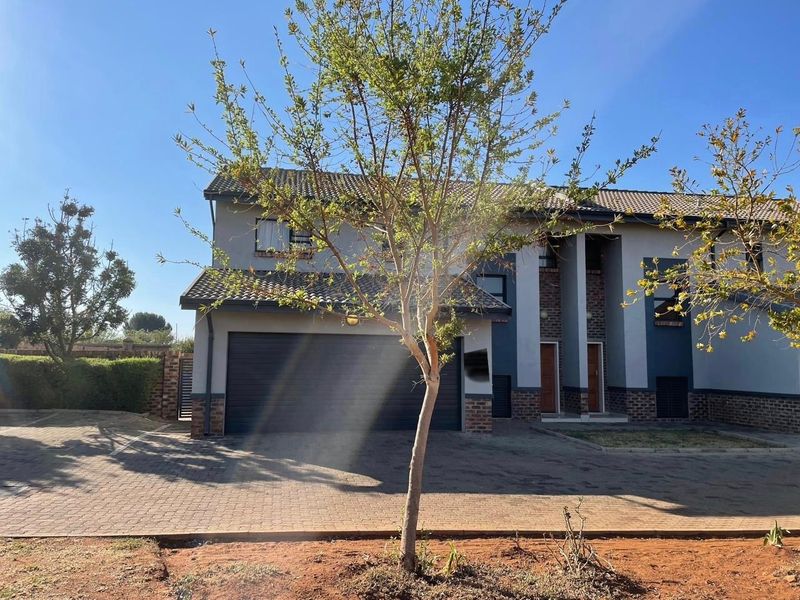 3Bedroom Duplex House To Rent in Heuwelsig Estate, Centurion - Photo 4