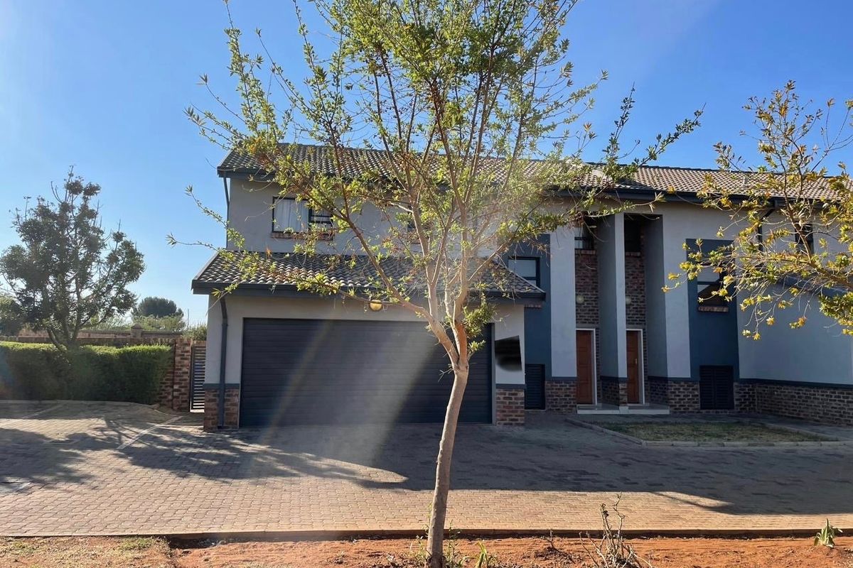 3Bedroom Duplex House To Rent in Heuwelsig Estate, Centurion - Photo 4
