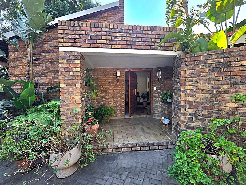 Charming Family Home In Lovely Surrounds With Versatile Income Producing Cottage - Photo 2