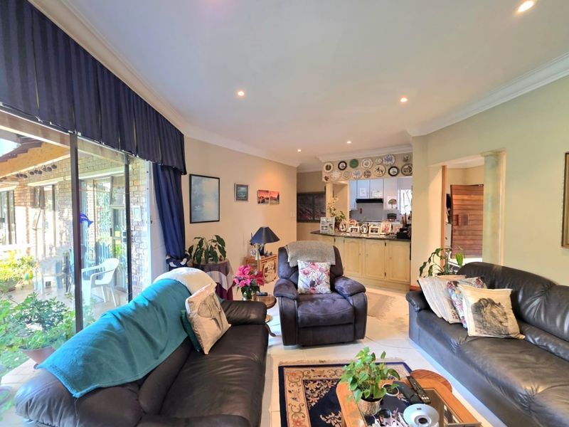 Charming Family Home In Lovely Surrounds With Versatile Income Producing Cottage - Photo 6
