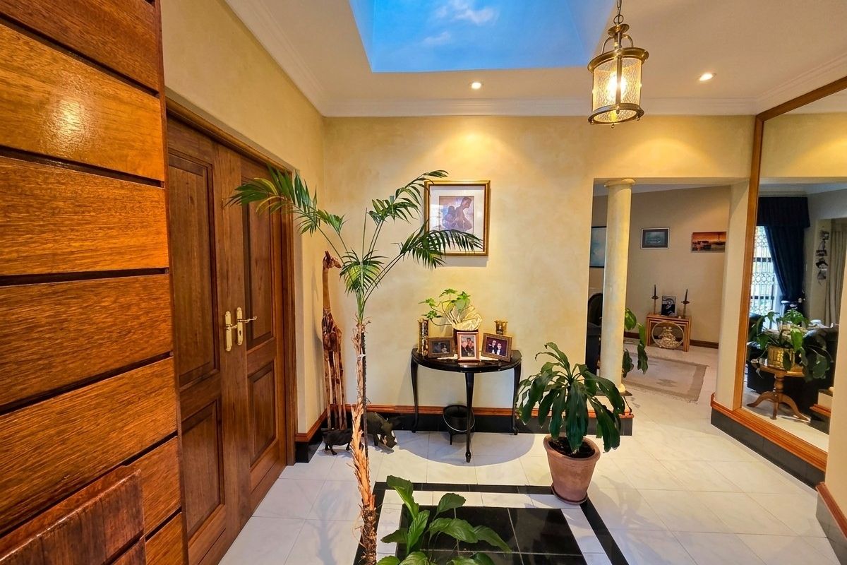 Charming Family Home In Lovely Surrounds With Versatile Income Producing Cottage - Photo 4