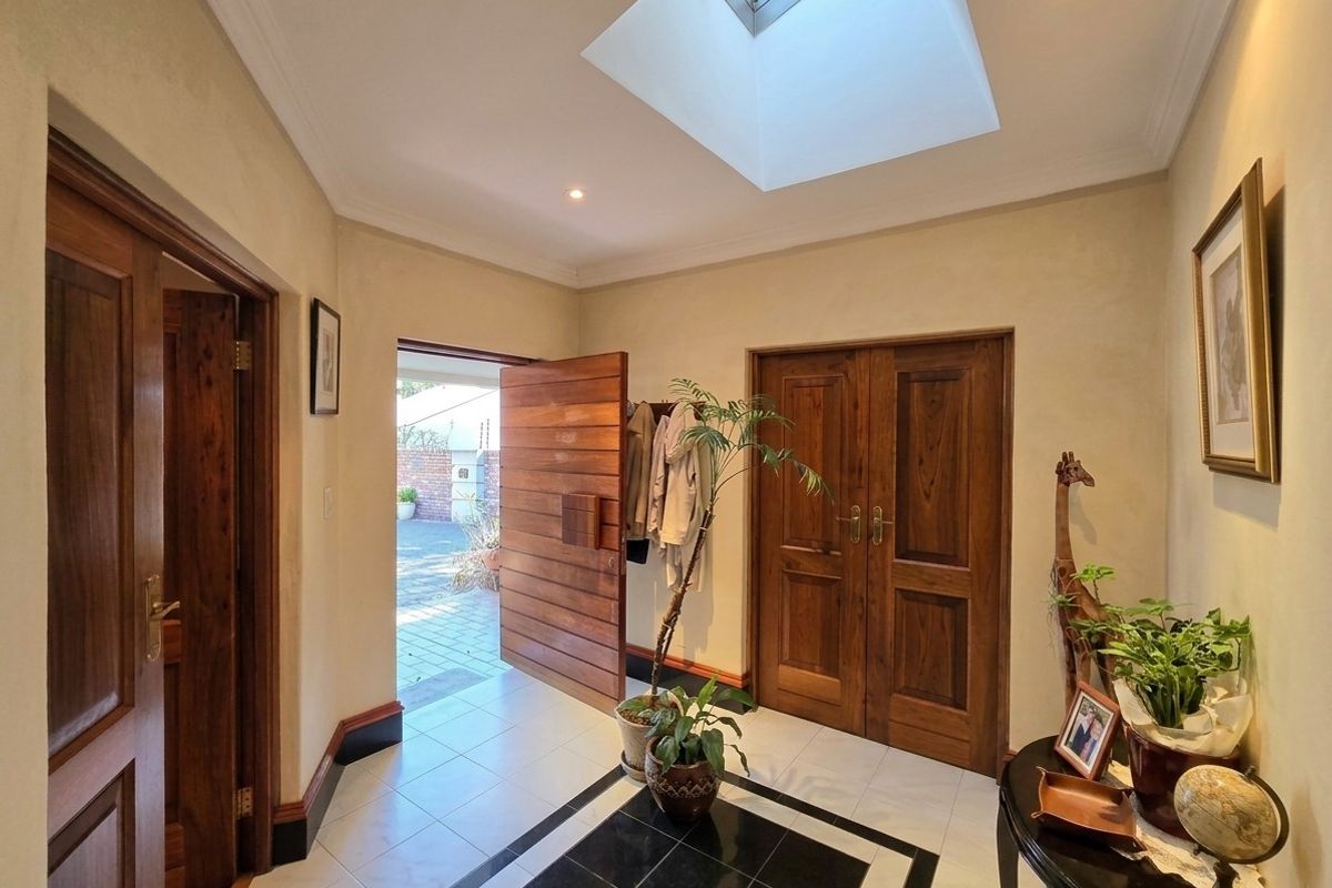 Charming Family Home In Lovely Surrounds With Versatile Income Producing Cottage - Photo 3