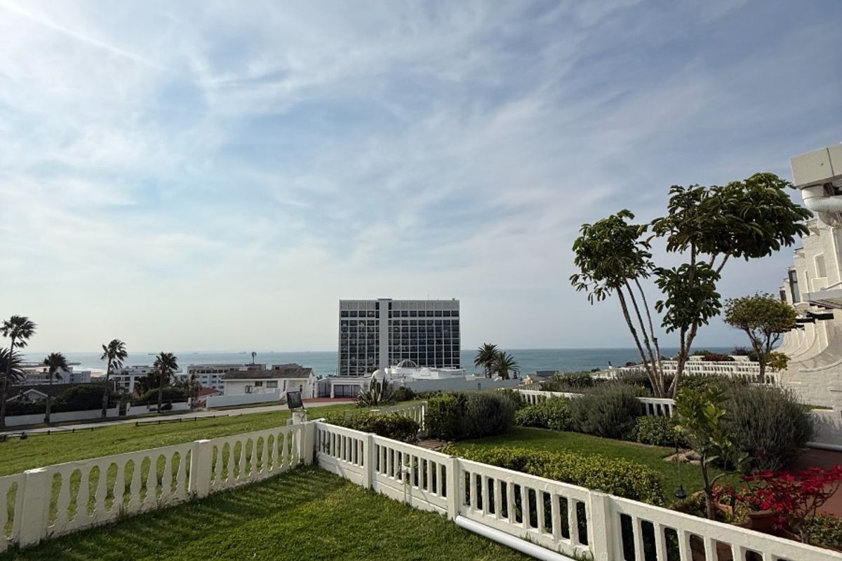 🌊 Wake Up to Ocean Views Every Day in a fully furnished duplex in Humewood 🌊 - Photo 3