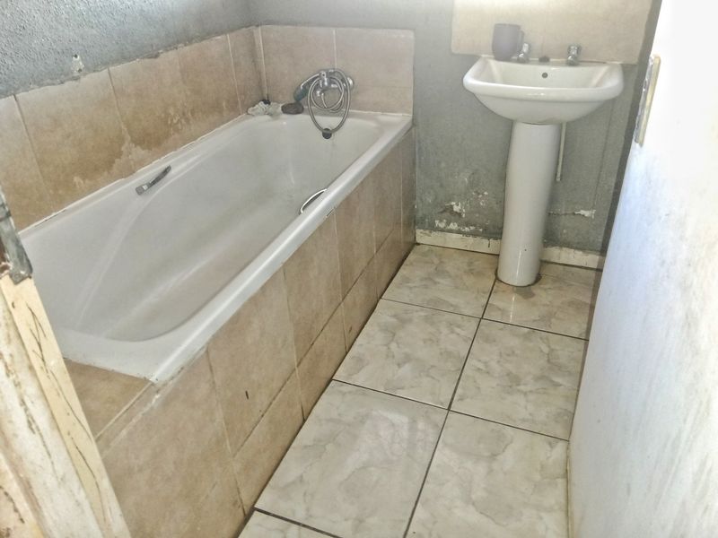 Spacious and Affordable 3 Bedroom House For Sale in Soshanguve VV, Soshanguve - Photo 10