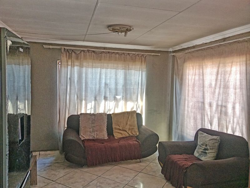 Spacious and Affordable 3 Bedroom House For Sale in Soshanguve VV, Soshanguve - Photo 9