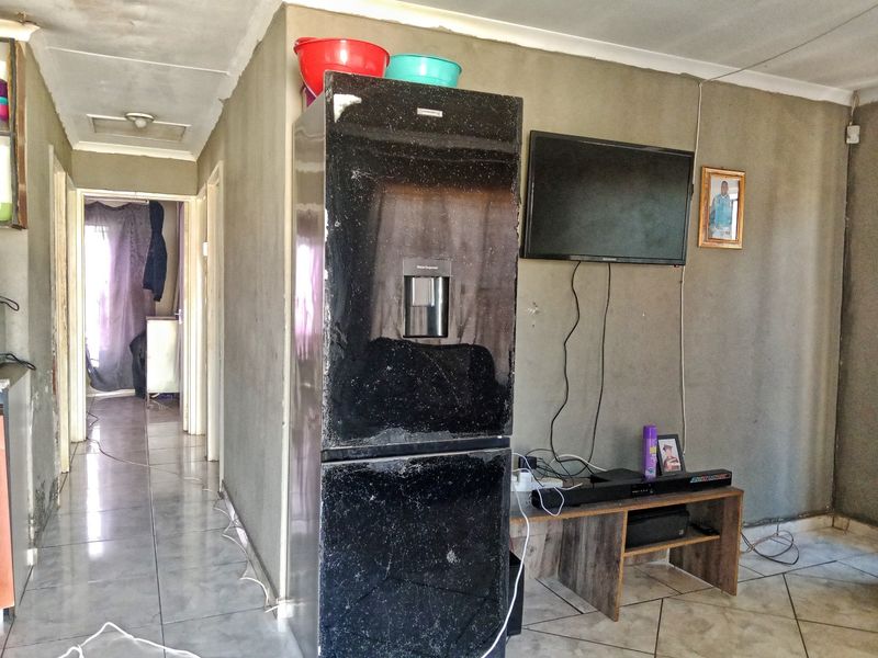 Spacious and Affordable 3 Bedroom House For Sale in Soshanguve VV, Soshanguve - Photo 8