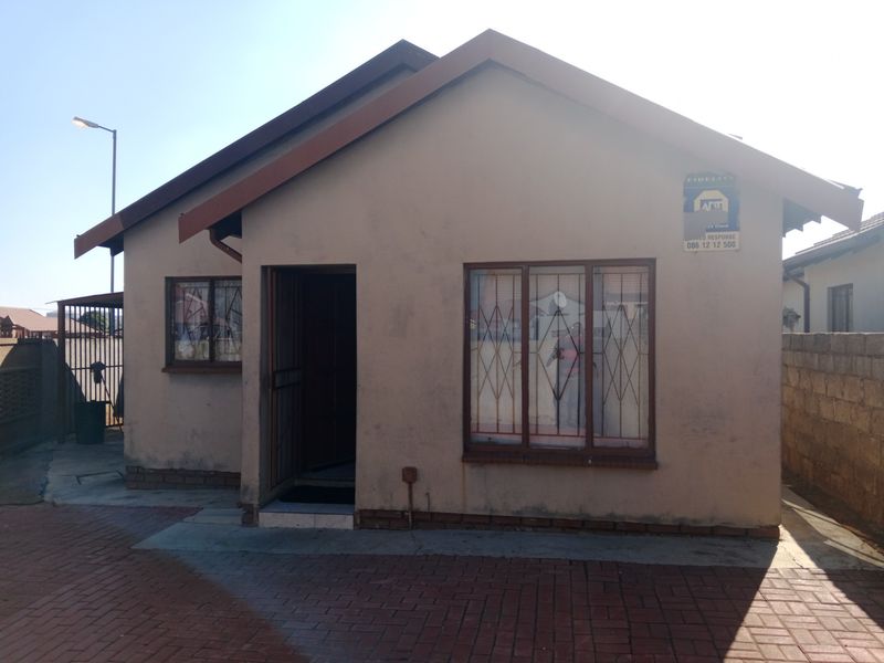 Spacious and Affordable 3 Bedroom House For Sale in Soshanguve VV, Soshanguve - Photo 1