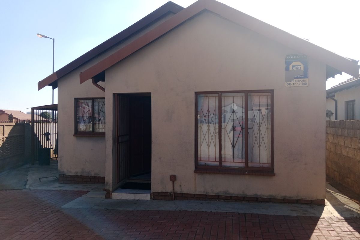 Spacious and Affordable 3 Bedroom House For Sale in Soshanguve VV, Soshanguve - Photo 3