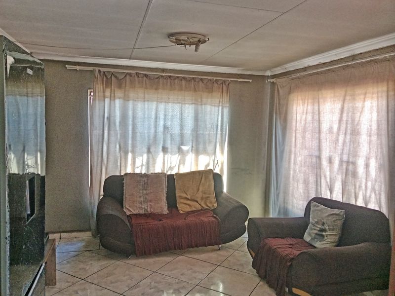 Spacious and Affordable 3 Bedroom House For Sale in Soshanguve VV, Soshanguve - Photo 5