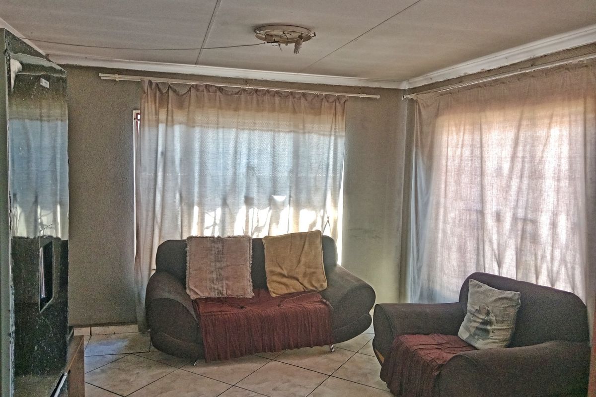 Spacious and Affordable 3 Bedroom House For Sale in Soshanguve VV, Soshanguve - Photo 5