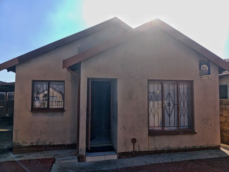 Spacious and Affordable 3 Bedroom House For Sale in Soshanguve VV, Soshanguve - Photo 4