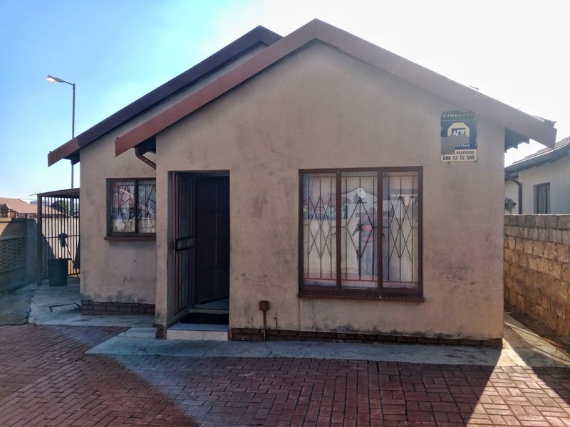Spacious and Affordable 3 Bedroom House For Sale in Soshanguve VV, Soshanguve - Photo 2