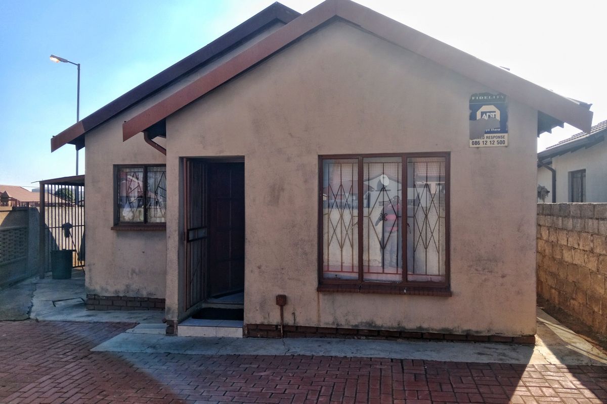 Spacious and Affordable 3 Bedroom House For Sale in Soshanguve VV, Soshanguve - Photo 2