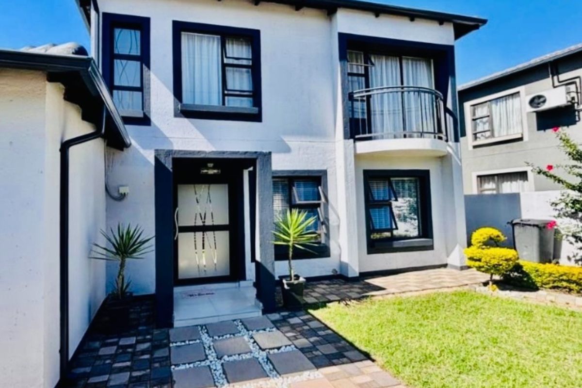 3 Bedroom House For Sale in Magaliesberg Country Estate, Amandasig, Akasia - Photo 4