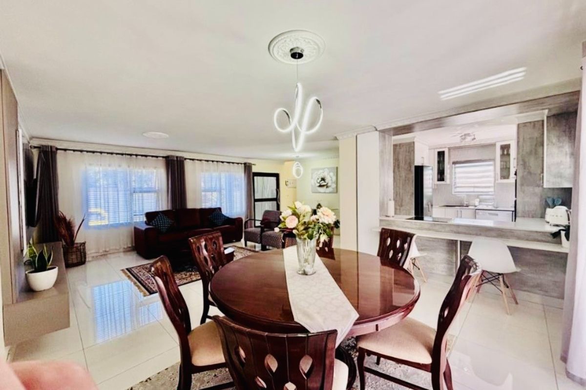 3 Bedroom House For Sale in Magaliesberg Country Estate, Amandasig, Akasia - Photo 2