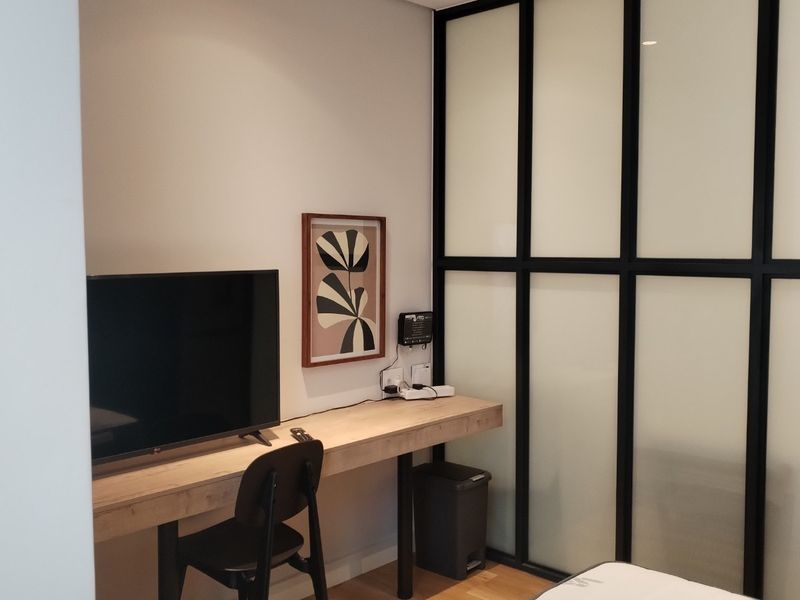 Fully furnished studio in The Carrington, Loop Street - Photo 9