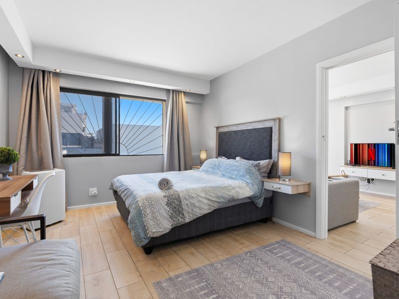 Modern 1 Bedroom Apartment in the Heart of Sea Point - Photo 10