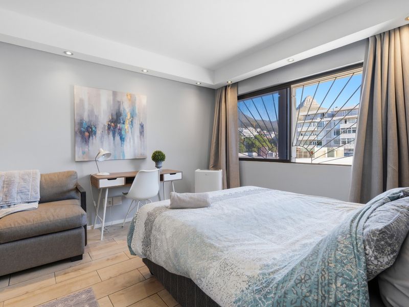 Modern 1 Bedroom Apartment in the Heart of Sea Point - Photo 9