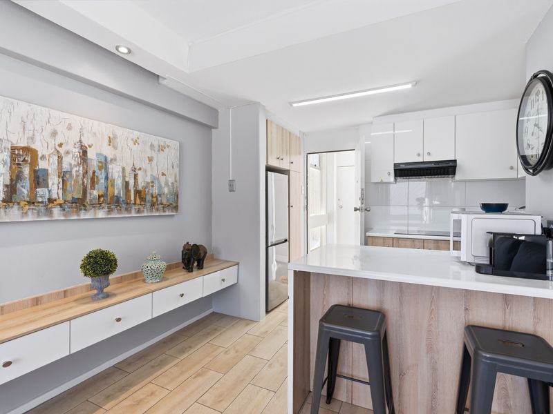 Modern 1 Bedroom Apartment in the Heart of Sea Point - Photo 4