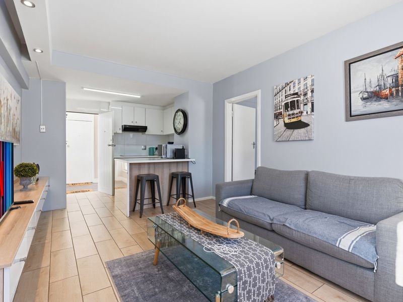 Modern 1 Bedroom Apartment in the Heart of Sea Point - Photo 5