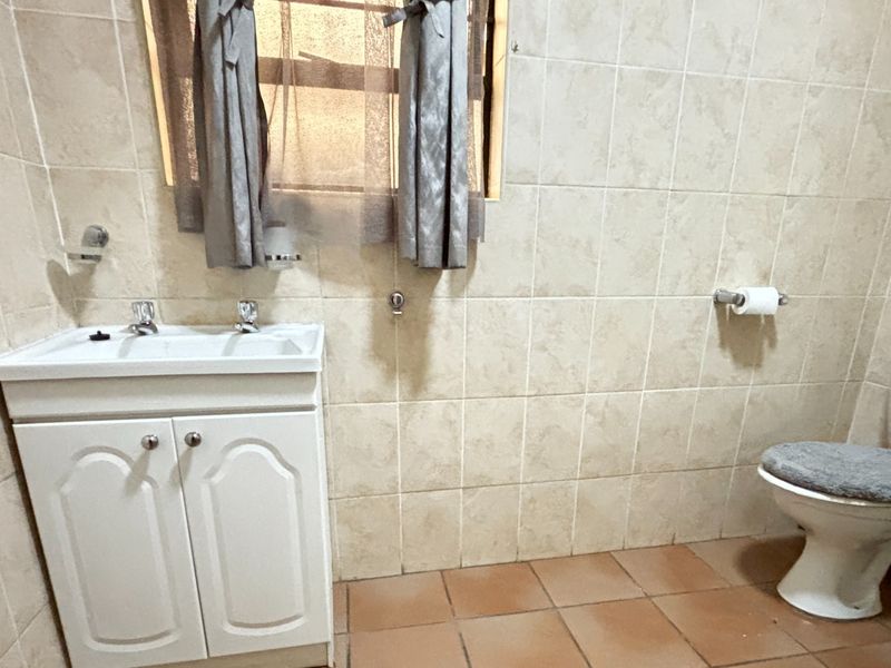 Townhouse To Rent in Vaalpark, Sasolburg - Photo 9