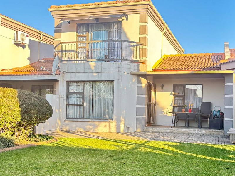 Townhouse To Rent in Vaalpark, Sasolburg - Photo 1