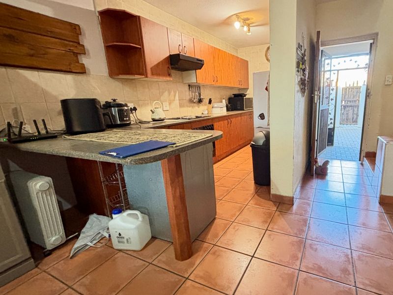 Townhouse To Rent in Vaalpark, Sasolburg - Photo 3