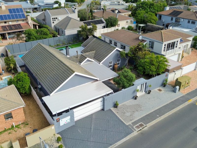 Spacious Coastal Living Just Minutes from the Beach - Photo 2