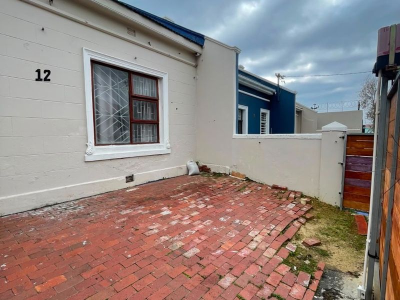Woodstock Investment Opportunity | Guest House with Massive Potential | Highly Negotiable - Photo 1