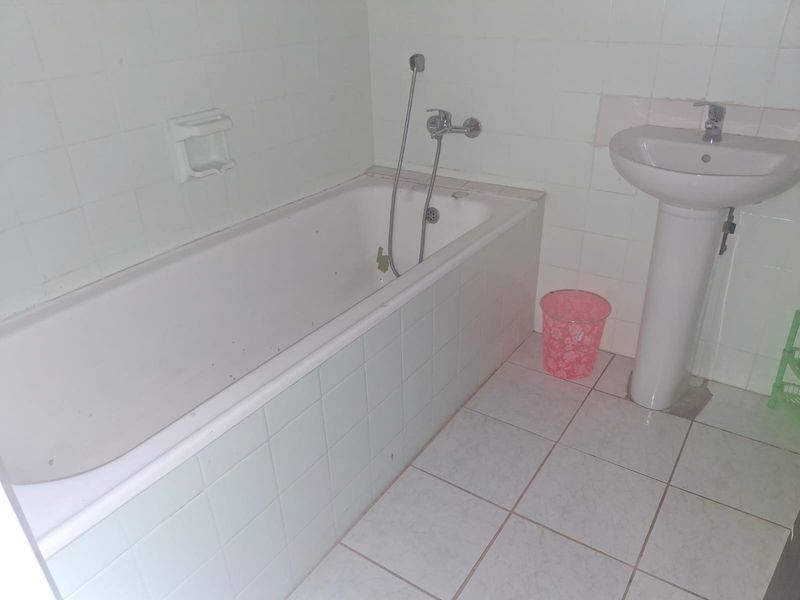 3 bedroom with Domestic room house For Sale in Cato Manor, Durban, KwaZulu Natal - Photo 10