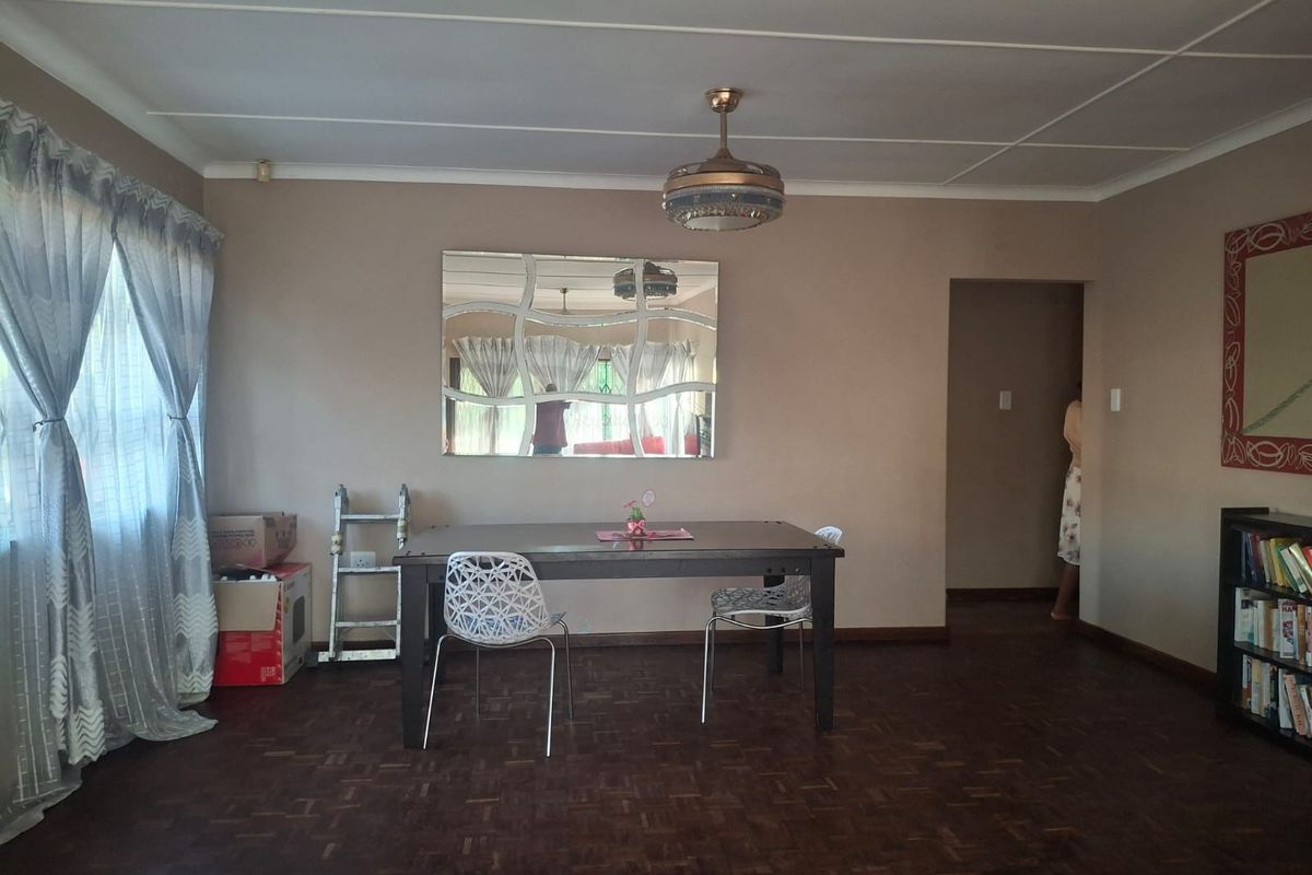 3 bedroom with Domestic room house For Sale in Cato Manor, Durban, KwaZulu Natal - Photo 3
