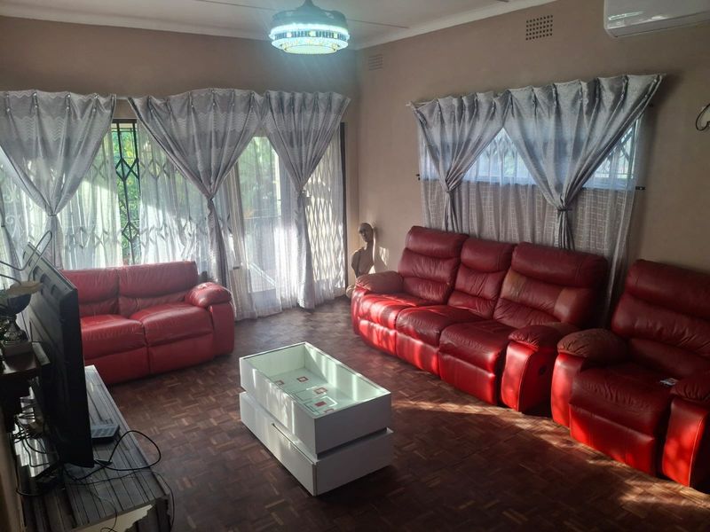 3 bedroom with Domestic room house For Sale in Cato Manor, Durban, KwaZulu Natal - Photo 2