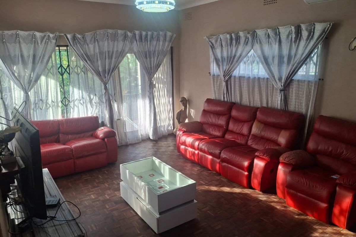 3 bedroom with Domestic room house For Sale in Cato Manor, Durban, KwaZulu Natal - Photo 2